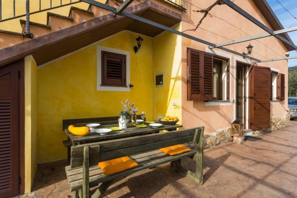 A Charming Country Cottage + Bikes And Kayaks Bosa Exterior photo